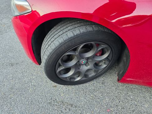 Used 2017 Alfa Romeo Giulia AWD image 25