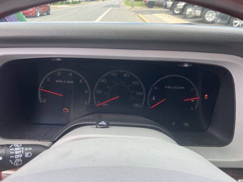 Used 2005 Lincoln Aviator AWD image 4
