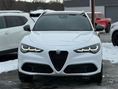 Used 2024 Alfa Romeo Stelvio Veloce image 37
