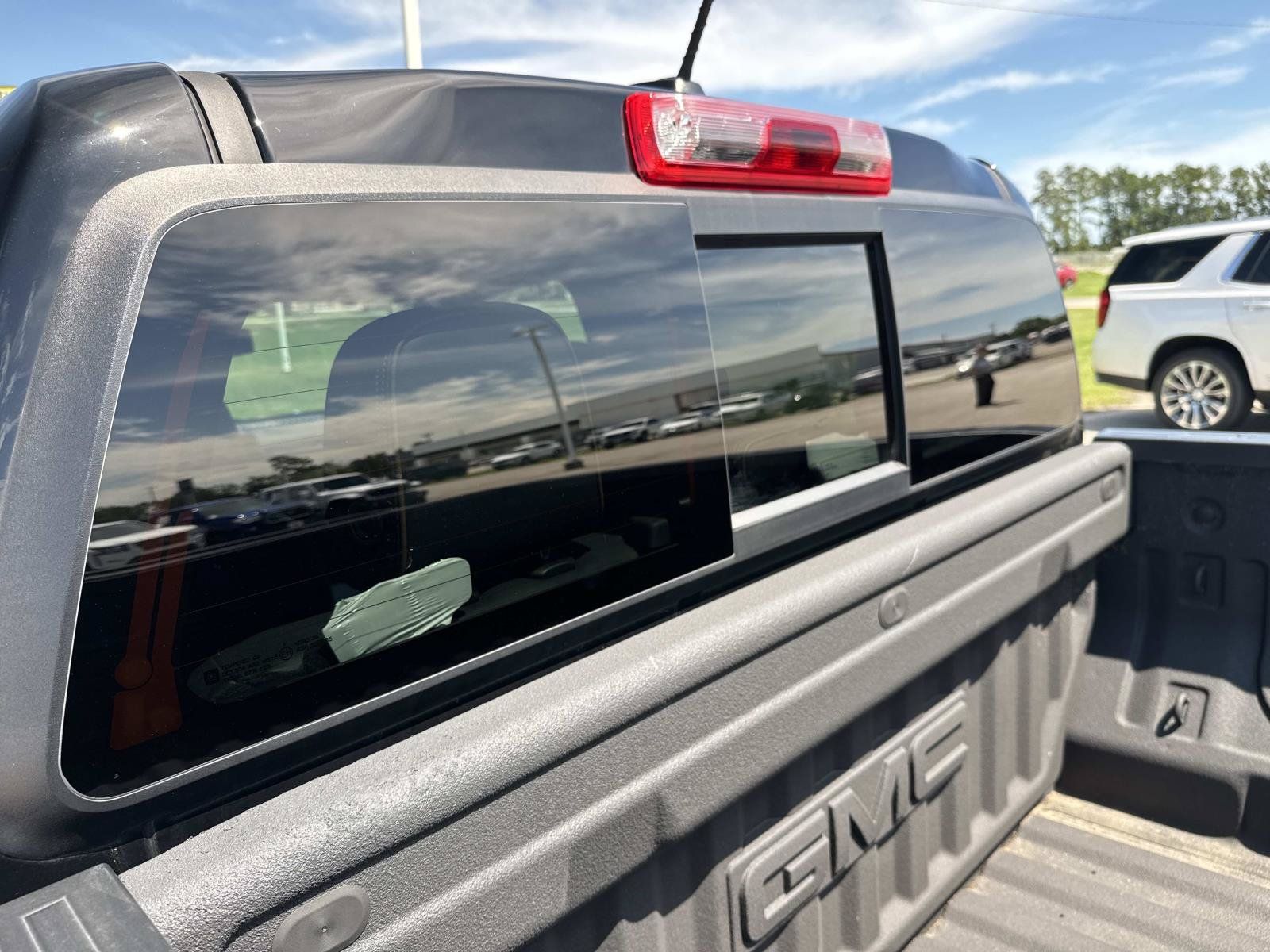 Used 2023 GMC Canyon AT4 w/ AT4 Premium Package AWD/4WD image 12