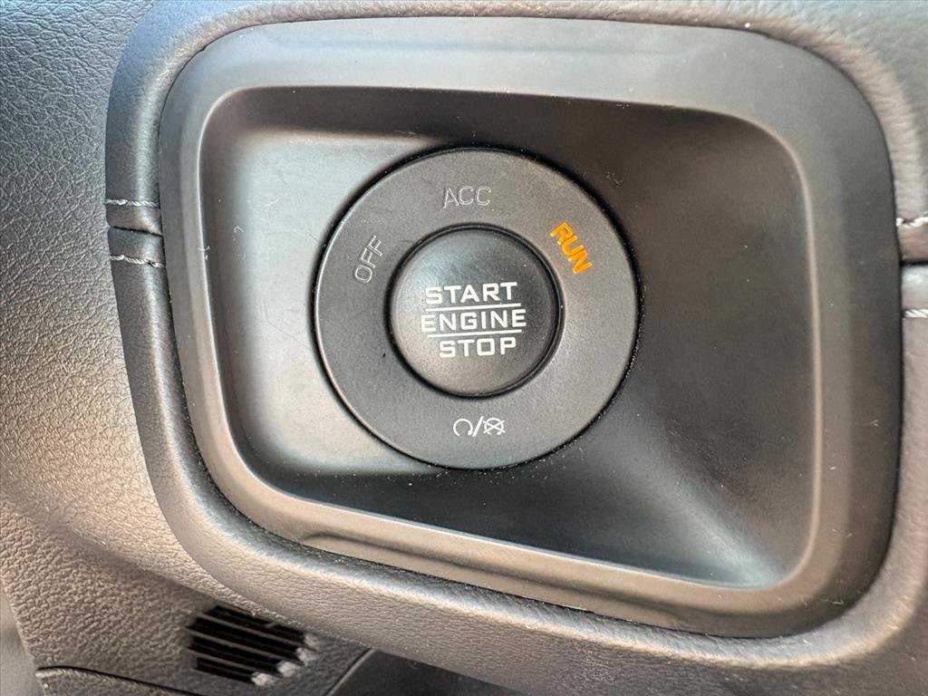 Used 2025 Jeep Wrangler Unlimited Rubicon AWD/4WD image 13