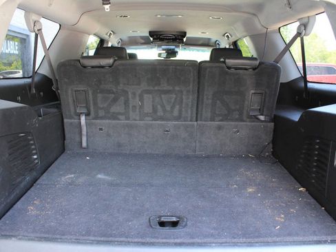 Used 2017 Chevrolet Suburban LT image 16