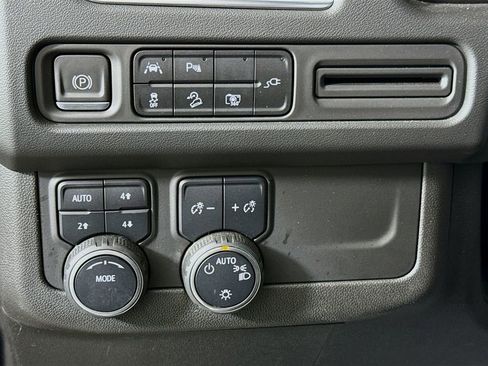 Used 2022 Chevrolet Tahoe Z71 w/ Luxury Package image 10