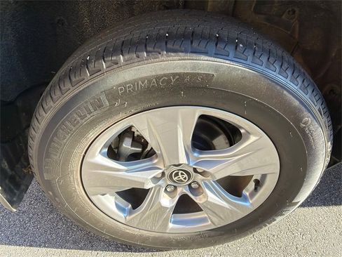 Used 2025 Toyota RAV4 XLE image 17