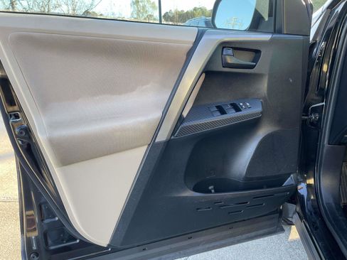 Used 2013 Toyota RAV4 LE image 12