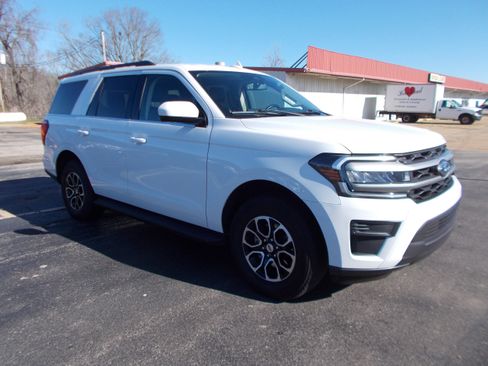 Used 2024 Ford Expedition XLT image 2