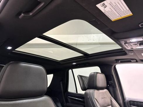 Used 2021 GMC Yukon Denali w/ Denali Premium Package RWD image 28