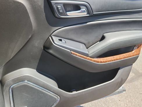 Used 2018 Chevrolet Suburban Premier AWD/4WD image 16