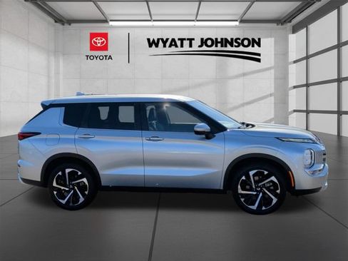 Used 2024 Mitsubishi Outlander SE AWD/4WD image 7