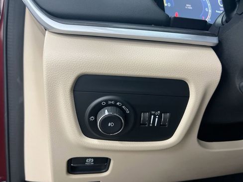 New 2025 Jeep Grand Cherokee Limited w/ Luxury Tech Group II image 18