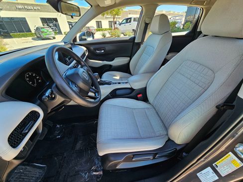 Used 2025 Honda HR-V LX image 17