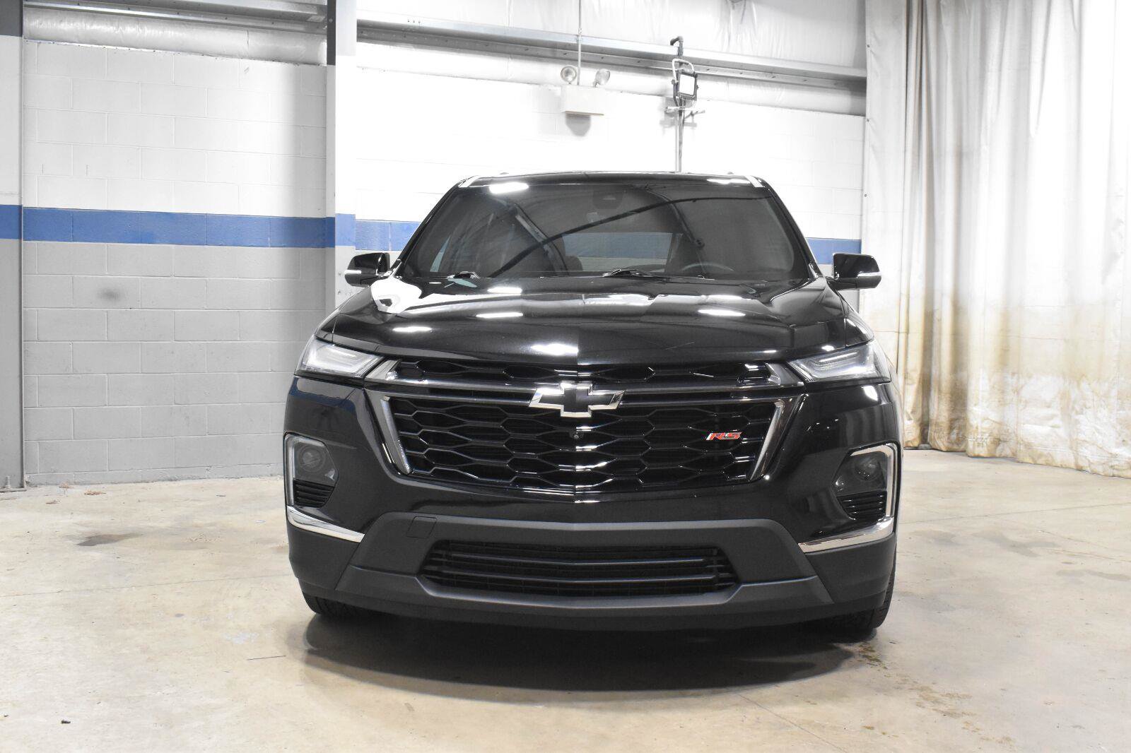 Used 2023 Chevrolet Traverse RS w/ LPO, Floor Liner Package FWD image 32