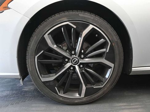 Used 2024 Nissan Altima 2.5 SR FWD image 10