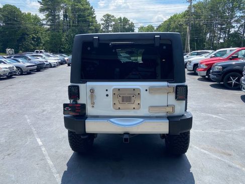 Used 2013 Jeep Wrangler Unlimited Sahara AWD/4WD image 7