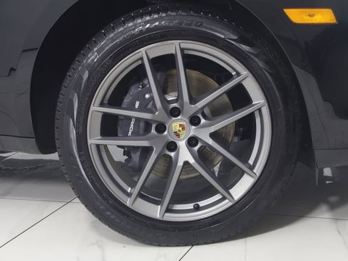 Used 2025 Porsche Macan image 17