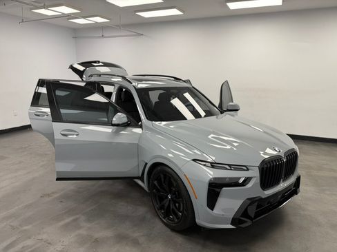 Used 2026 BMW X7 xDrive40i w/ Executive Package image 24