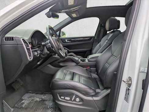 Used 2021 Porsche Cayenne Coupe AWD/4WD image 16