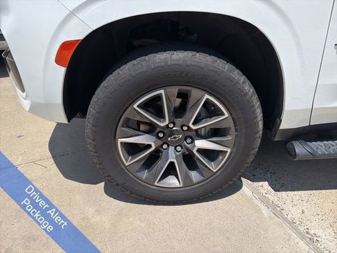 Used 2021 Chevrolet Tahoe Z71 w/ Luxury Package AWD/4WD image 4