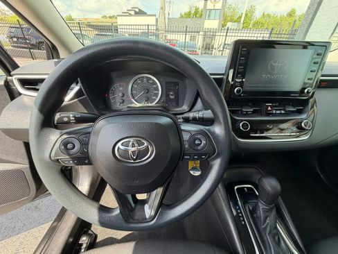 Used 2022 Toyota Corolla LE image 29