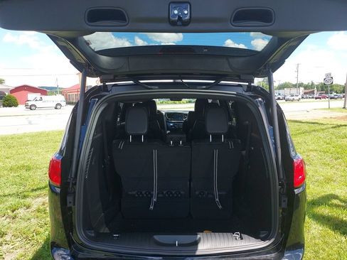 New 2027 Chrysler Pacifica LX FWD image 29