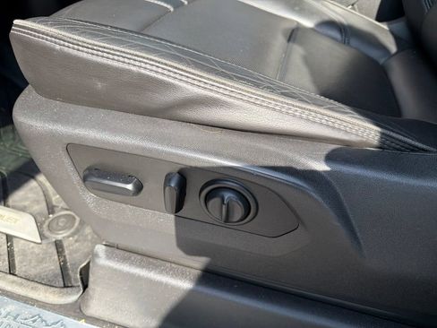 Used 2019 Chevrolet Silverado 1500 High Country AWD/4WD image 9