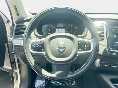 Used 2022 Volvo XC90 T5 Momentum w/ Climate Package FWD image 16