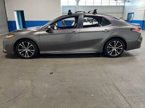 Used 2018 Toyota Camry SE FWD image 6
