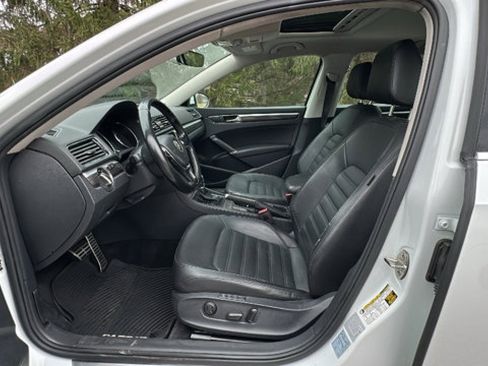 Used 2018 Volkswagen Passat 2.0T SEL Premium image 12