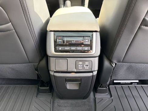 New 2026 Subaru Ascent Limited image 25