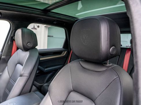 Used 2024 Porsche Cayenne S image 30