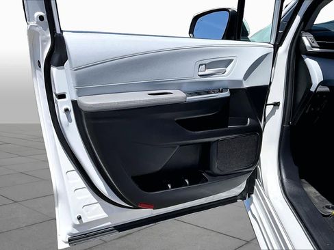 Used 2025 Toyota Sienna LE FWD image 21