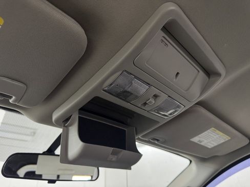 Used 2017 Nissan Titan SV image 29