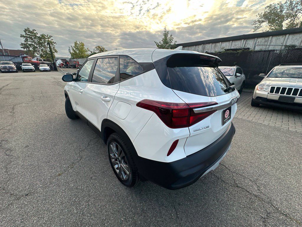 Used 2023 Kia Seltos LX AWD/4WD image 4