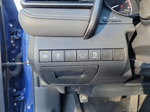 Used 2024 Toyota Camry SE image 10