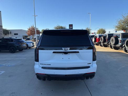 Used 2025 Cadillac Escalade ESV V image 7