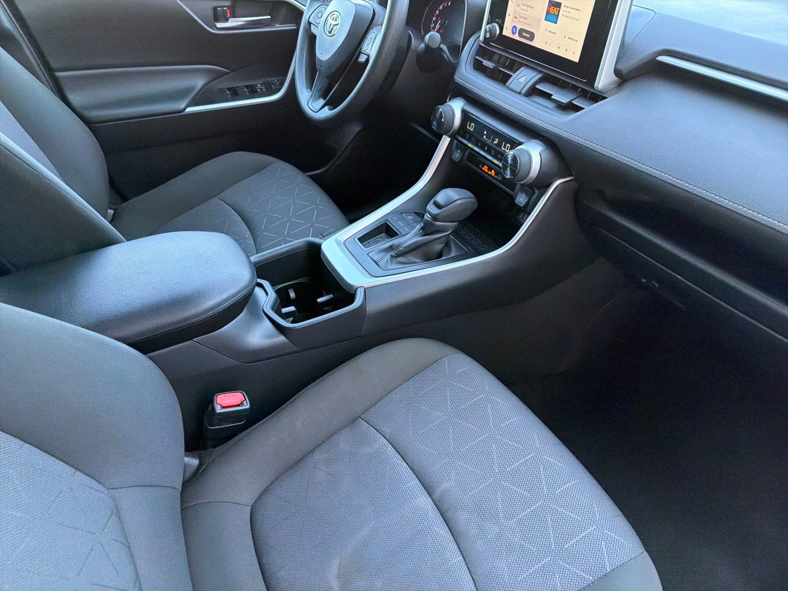 Used 2025 Toyota RAV4 XLE FWD image 17