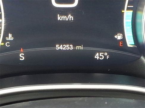 Used 2025 Chrysler Pacifica Select image 19