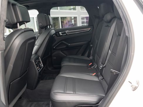 Used 2022 Porsche Cayenne GTS image 27