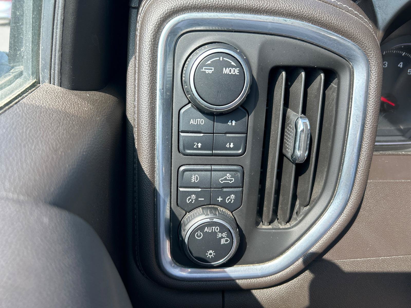 Used 2020 Chevrolet Silverado 1500 RST AWD/4WD image 17