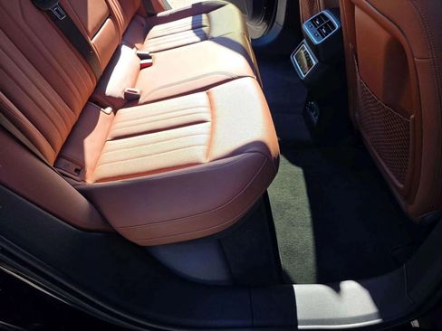 Used 2022 Audi e-tron Premium Plus w/ Premium Plus Package image 23