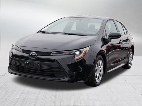 Used 2024 Toyota Corolla LE image 3