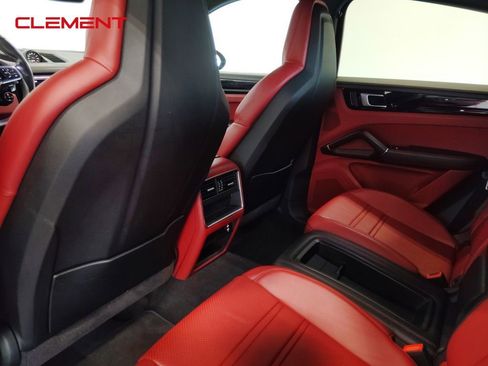 Used 2022 Porsche Cayenne S image 33