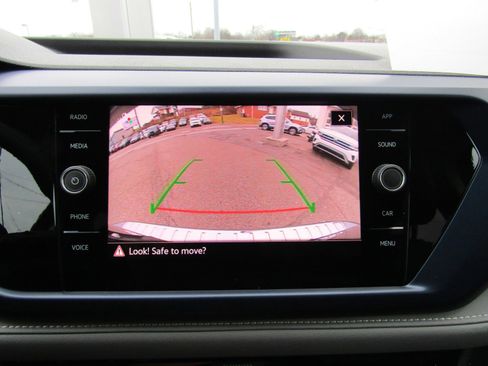 New 2024 Volkswagen Taos SE image 21