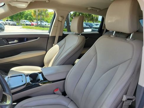 Certified 2023 Lincoln Nautilus AWD w/ Premium Package image 10