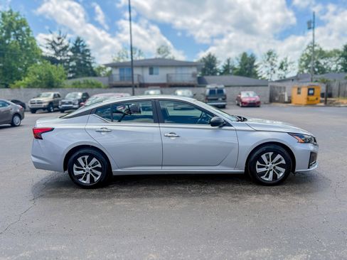 Used 2024 Nissan Altima 2.5 S FWD image 18