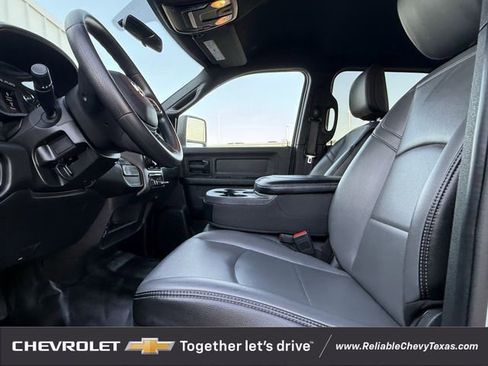 Used 2024 RAM 2500 Tradesman w/ Chrome Appearance Group image 31