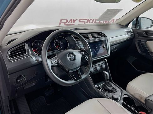 Used 2021 Volkswagen Tiguan SE image 34