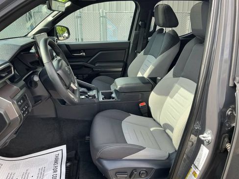Used 2025 Toyota Tacoma 4x4 Double Cab image 9