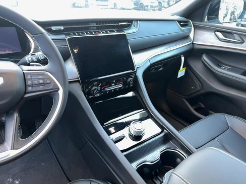 New 2025 Jeep Grand Cherokee Limited image 11