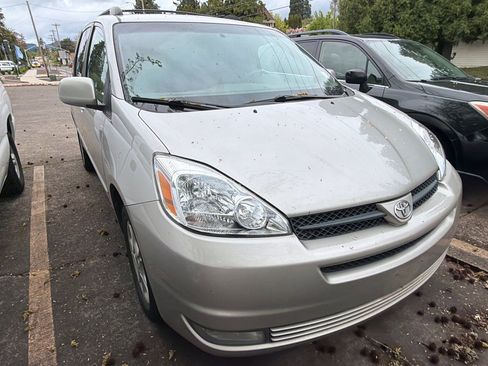 Used 2004 Toyota Sienna XLE AWD/4WD image 2